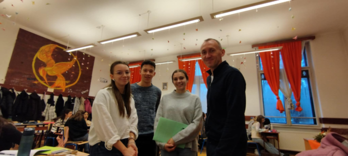 1000009458_0x0_2048x921