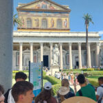 Falakon-kivuli-Szent-Pal-bazilika-kivul