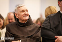 Bejártál mélységet és magasságot, másoknak kísérője lettél – A 80 éves Barsi Balázst köszöntötték