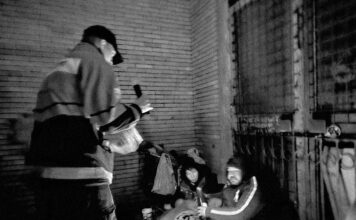 A segítő szeretettől vezetve járják az utcákat