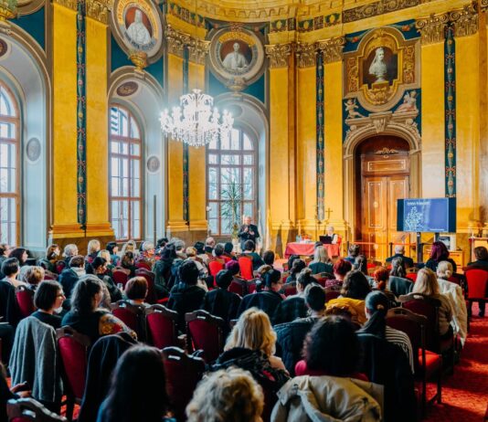 A nevelés az élet szolgálata. Szakmai továbbképző hitoktatóknak, pedagógusoknak