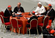 Leó pápa hangsúlyozta a bíborosoknak: számít rájuk