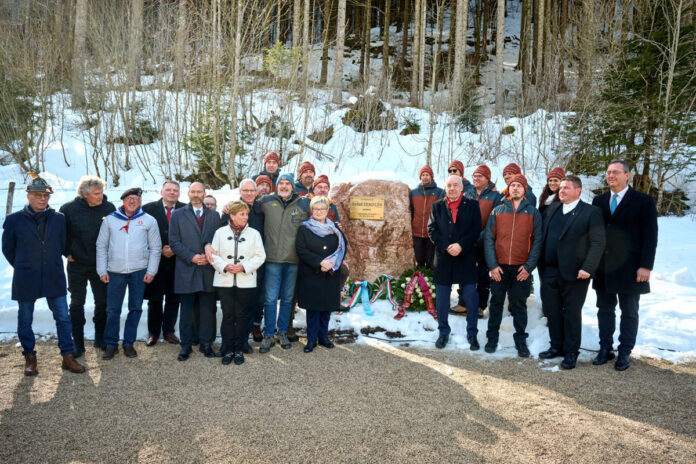 Zemplén Győző emlékmű