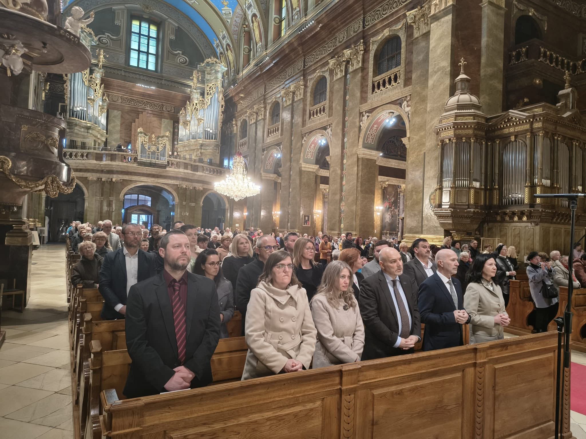 Mustármagból terebélyes életfa – Húszéves az Erdélyi Mária Rádió