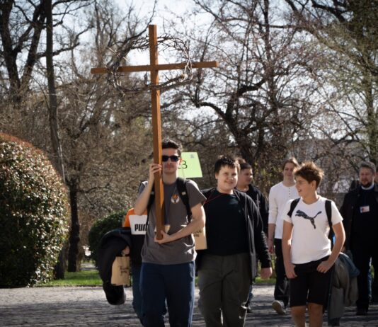 Gyere, ülj mellém – Nagyböjti ifjúsági lelki nap Nagyváradon