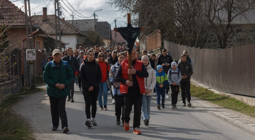 Keresztúti ájtatosság Oroszhegyen