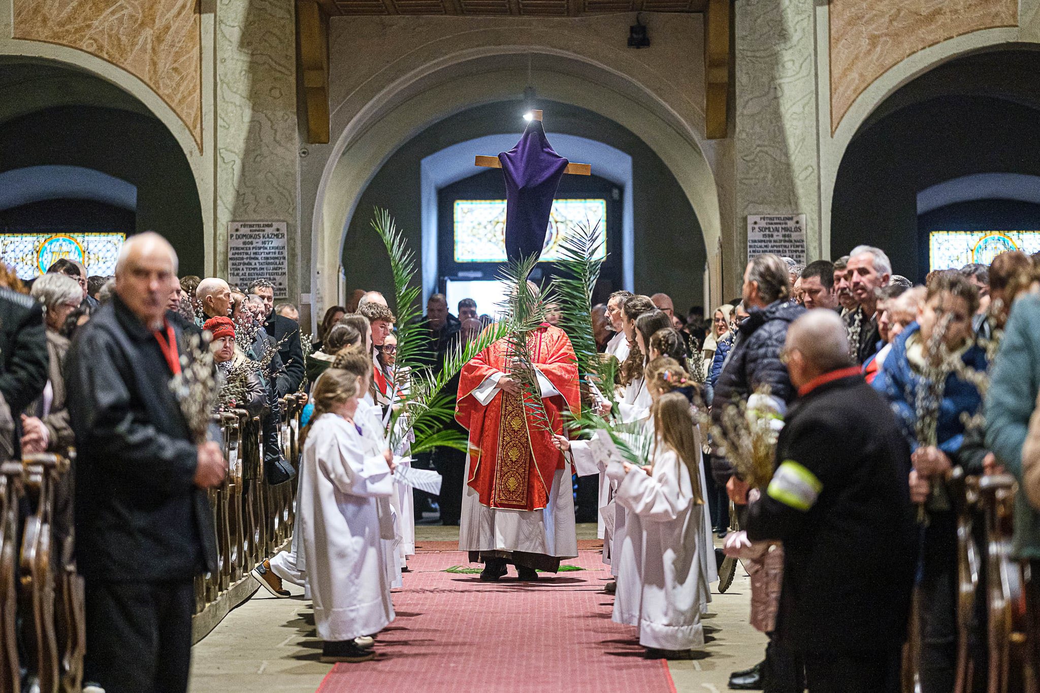 Áldott, aki az Úr nevében jön! Virágvasárnap ünnepe egyházmegyéinkben (FOTÓKÖRKÉP)