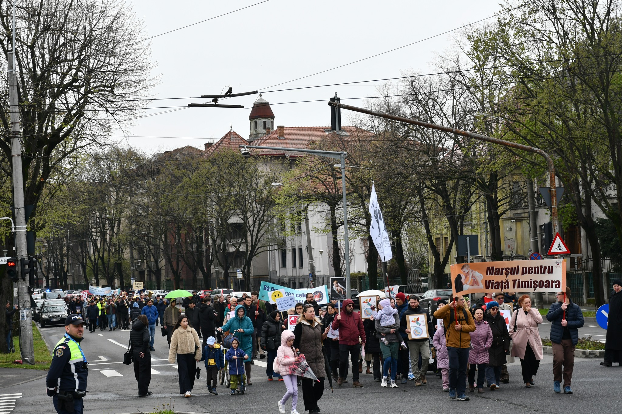 A társadalom, amely megvédi gyermekeit, a saját jövőjét óvja – Az élet menete Temesváron