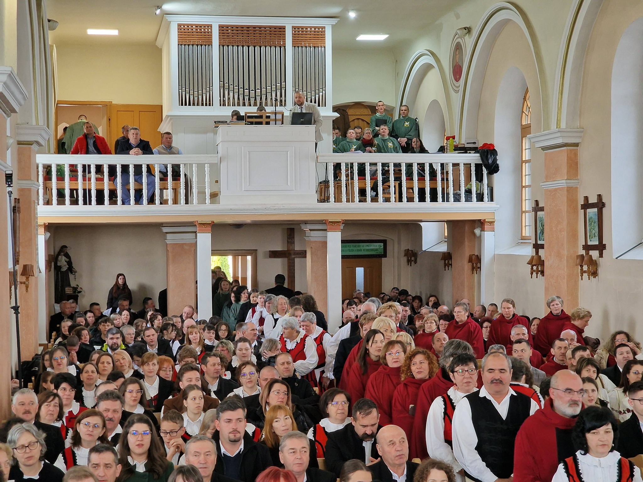 Gyimesfelsőlokon találkoztak a felcsíki kórusok