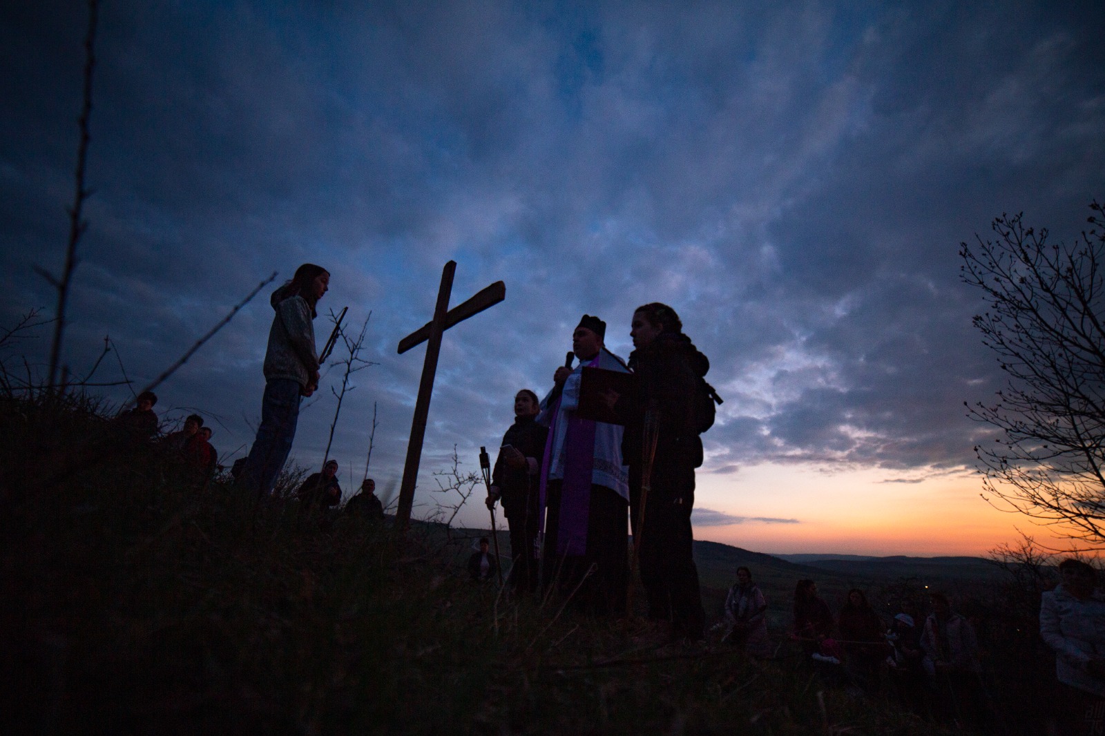 Több évtized után ismét keresztutat imádkoztak Mikházán