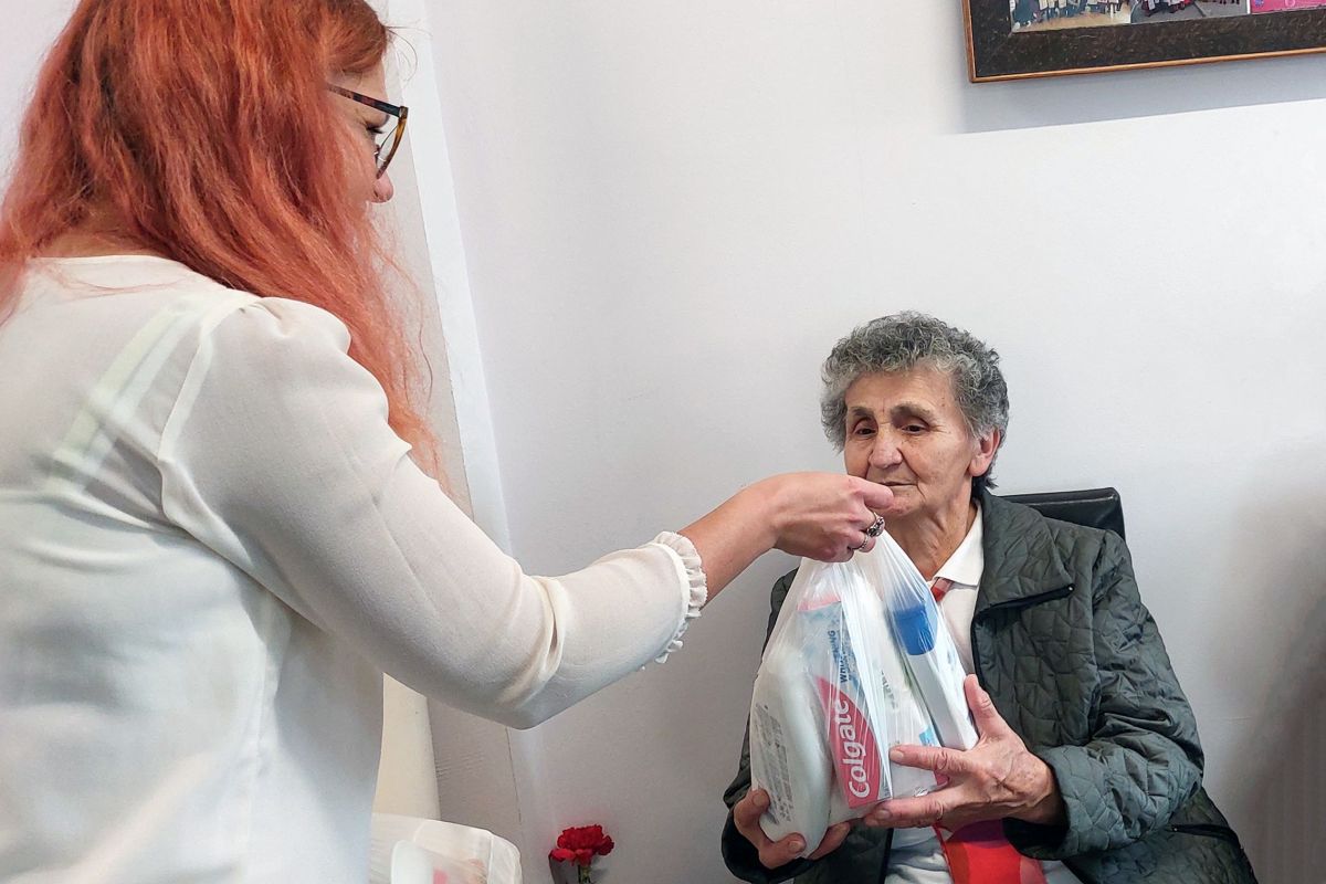 Összefogás az idősekért: közel száz csomag talált gazdára