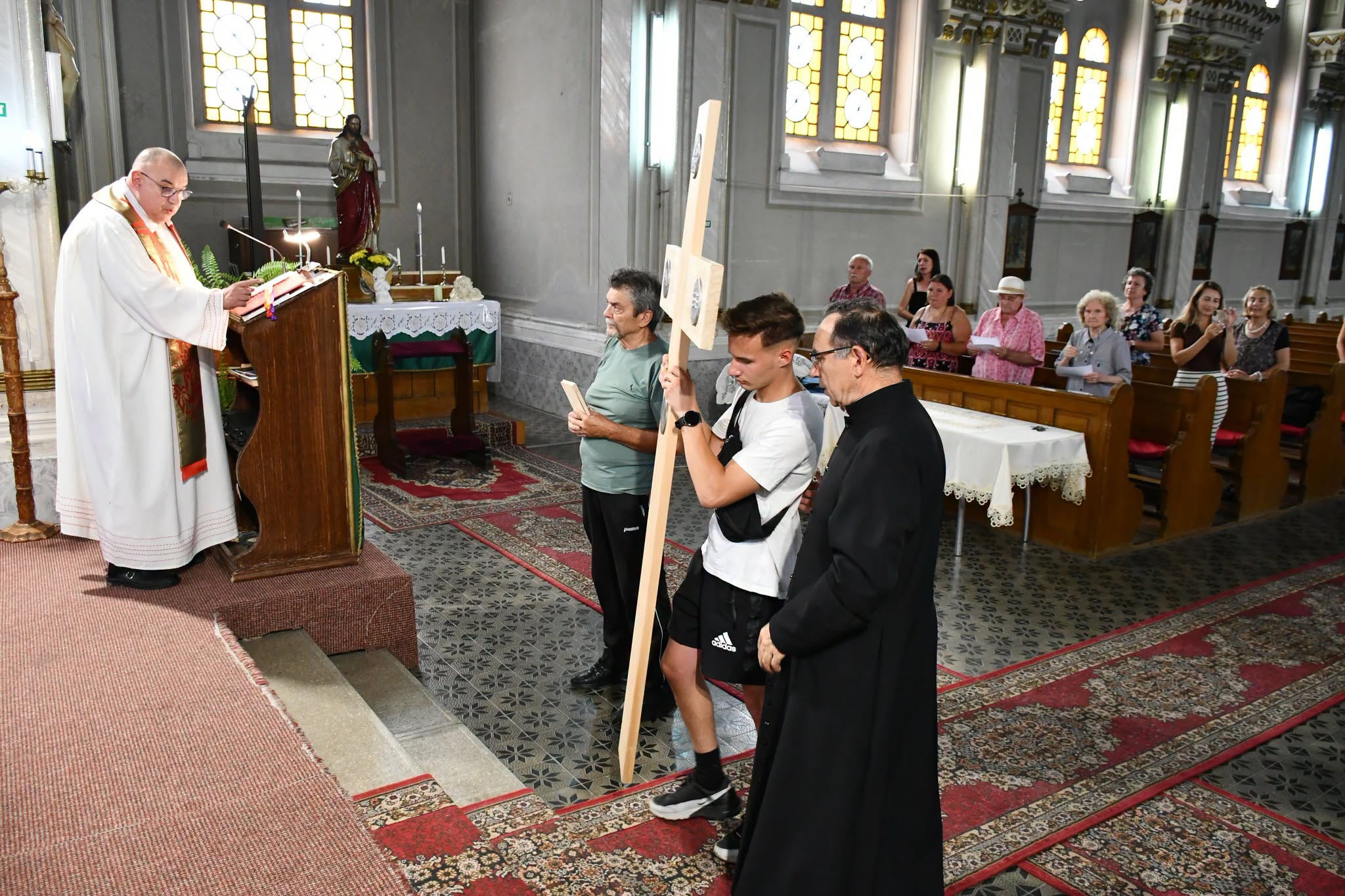 A jubileumi zarándokkereszt a temesvár-újkissodai plébánián