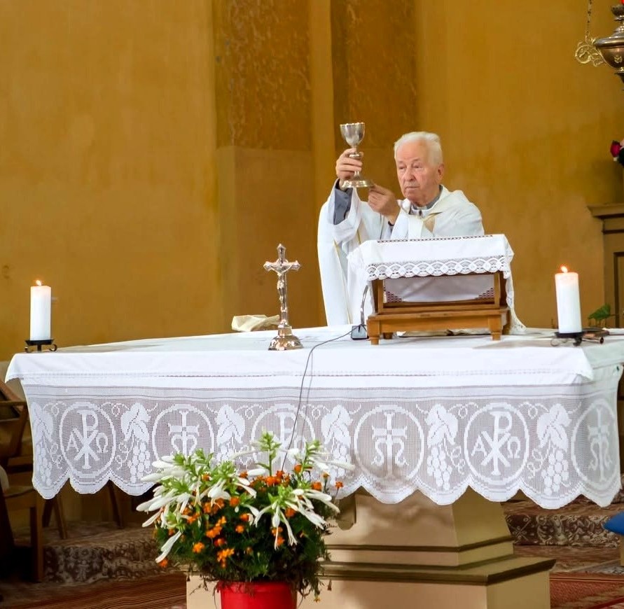 „Magnificat anima mea Dominum” – Beszélgetés Bonaventura Dumea gyémántmisés atyával