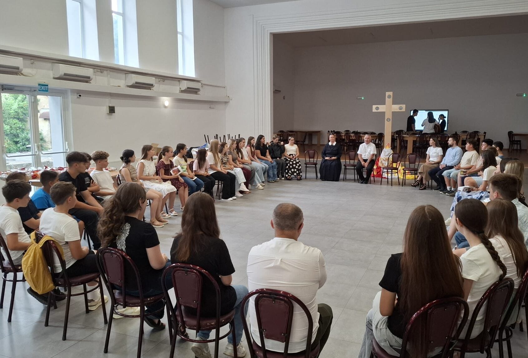 A főpásztor találkozója krassóvári, nermedi és krassóalmási fiatalokkal